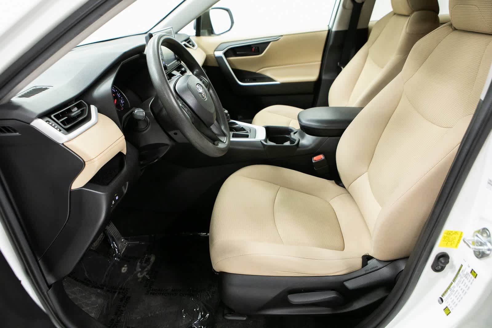 Thumbnail: 2021 Toyota RAV4 - 16