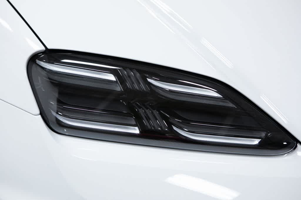 Thumbnail: 2025 Porsche Macan - 19