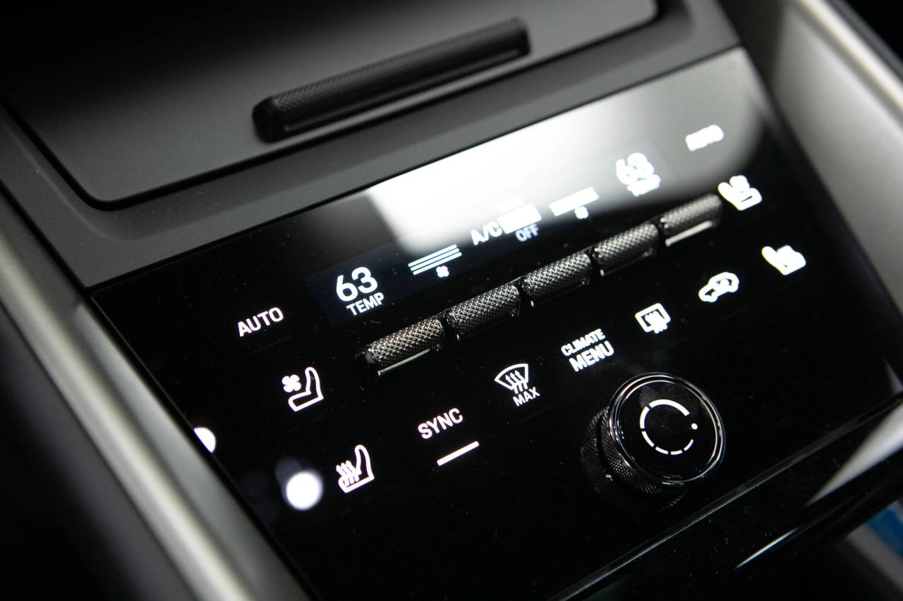 Thumbnail: 2026 Porsche Macan - 29