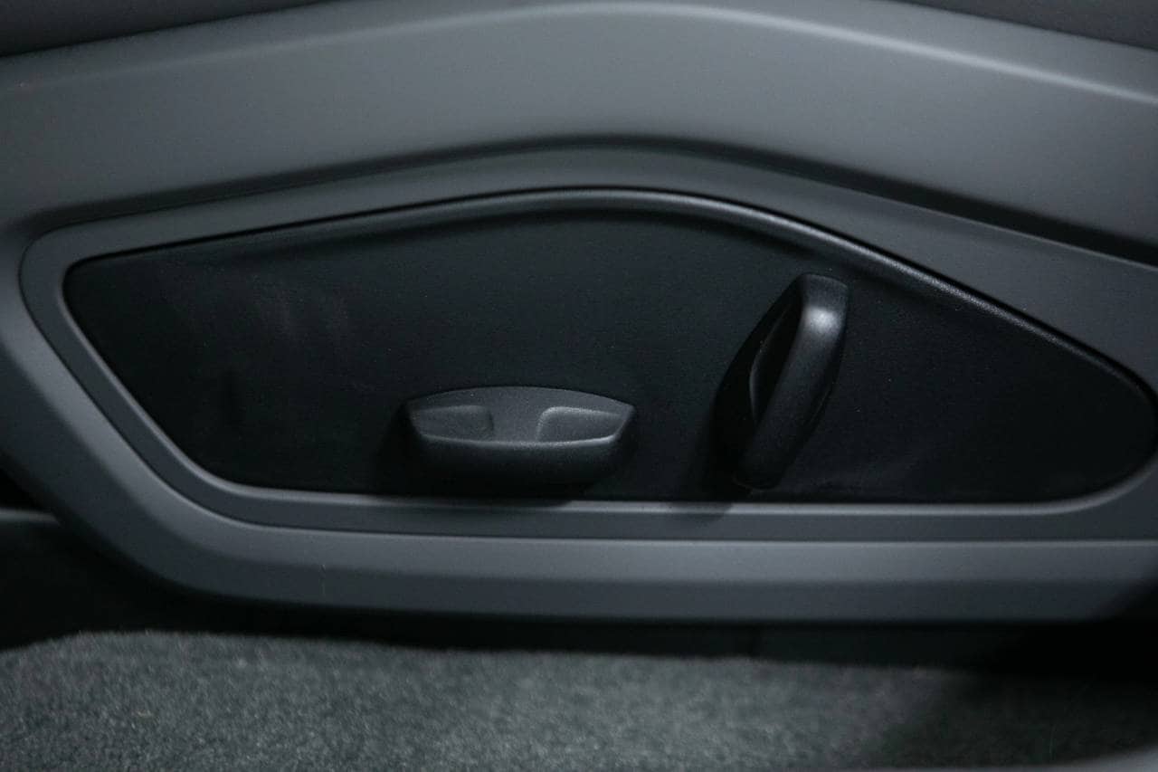 Thumbnail: 2025 Porsche Taycan - 24