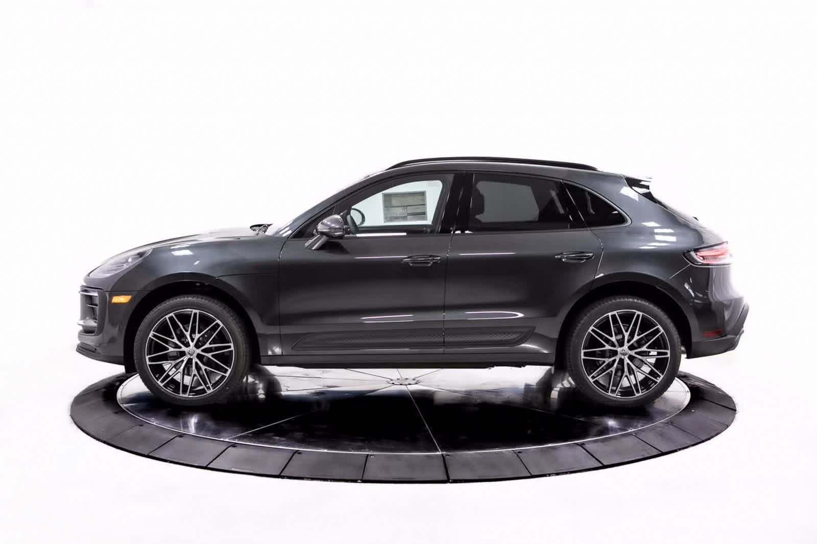 Thumbnail: 2026 Porsche Macan - 2