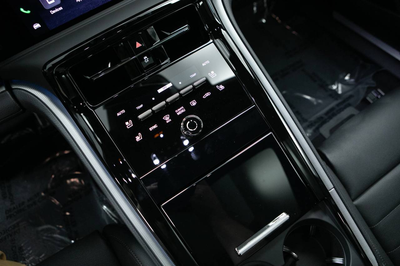 Thumbnail: 2026 Porsche Panamera - 28