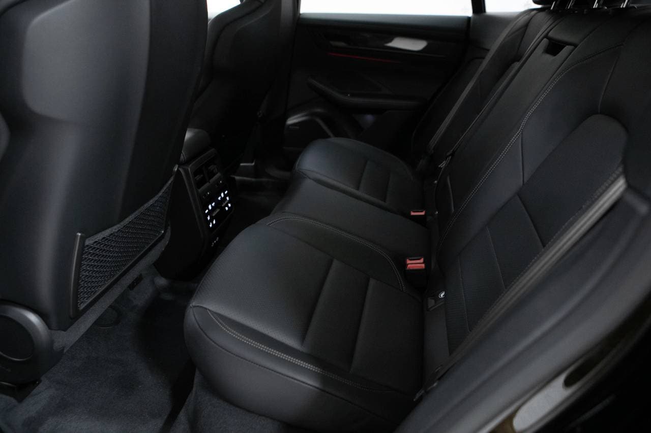 Thumbnail: 2026 Porsche Macan - 35