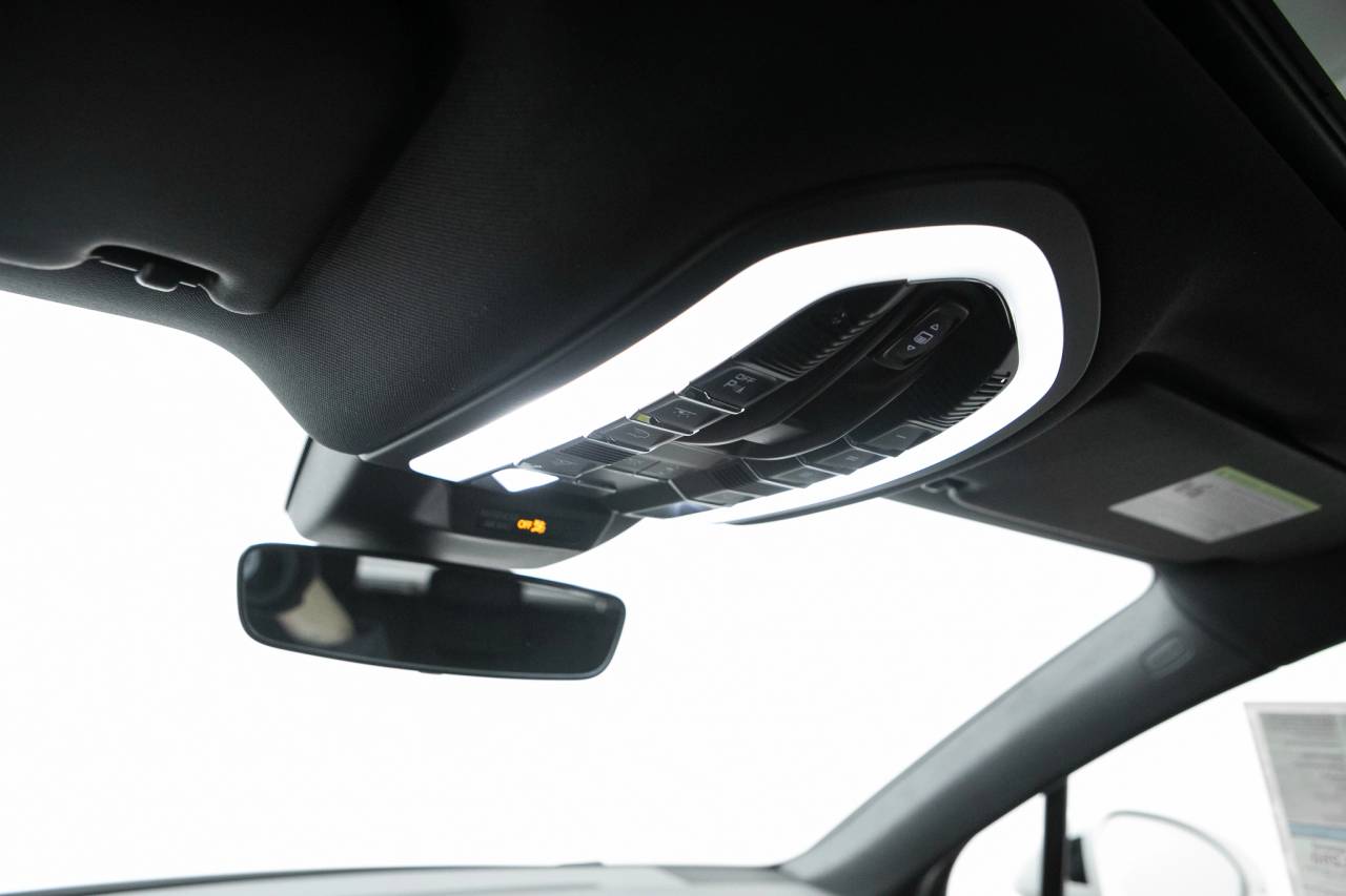 Thumbnail: 2026 Porsche Macan - 30