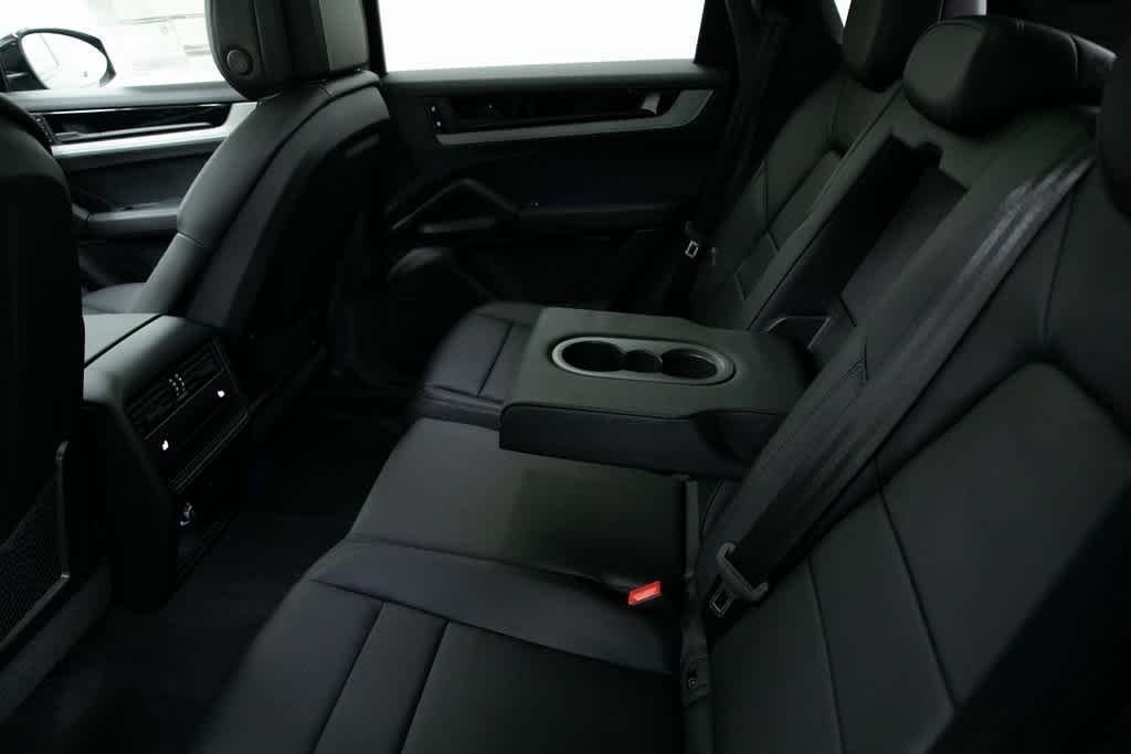 Thumbnail: 2025 Porsche Cayenne - 30