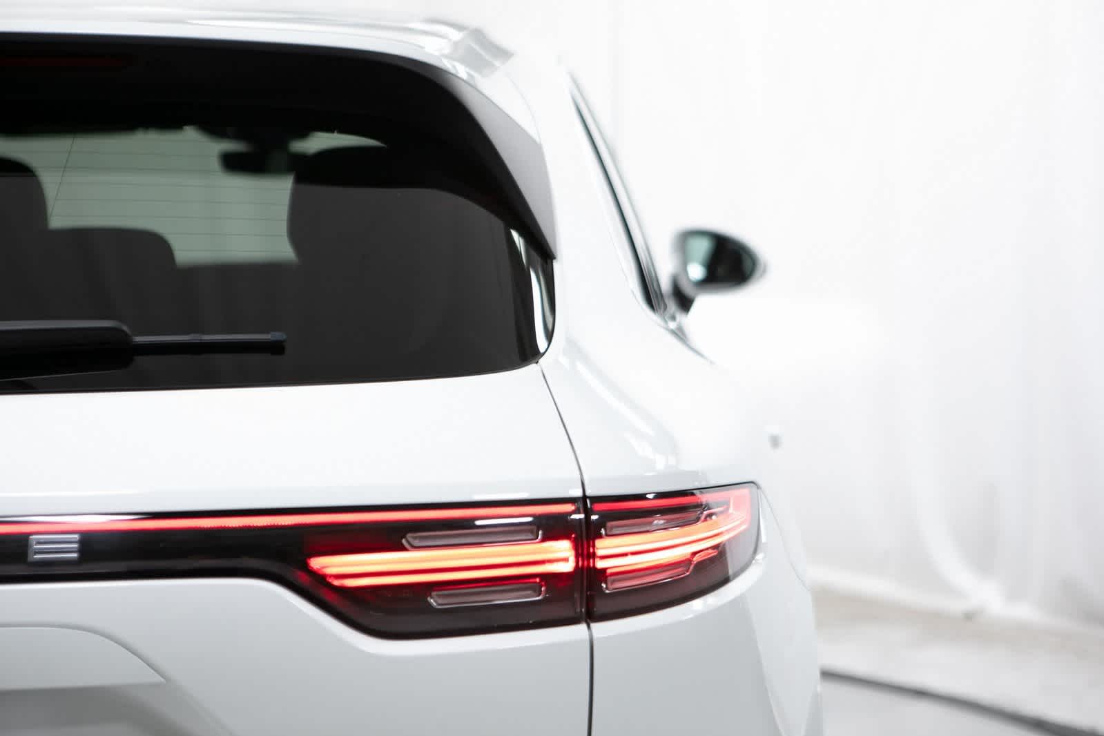 Thumbnail: 2022 Porsche Cayenne - 36