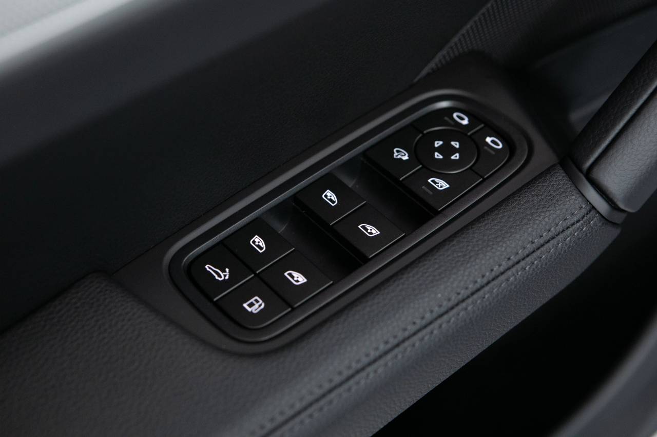 Thumbnail: 2025 Porsche Cayenne - 25