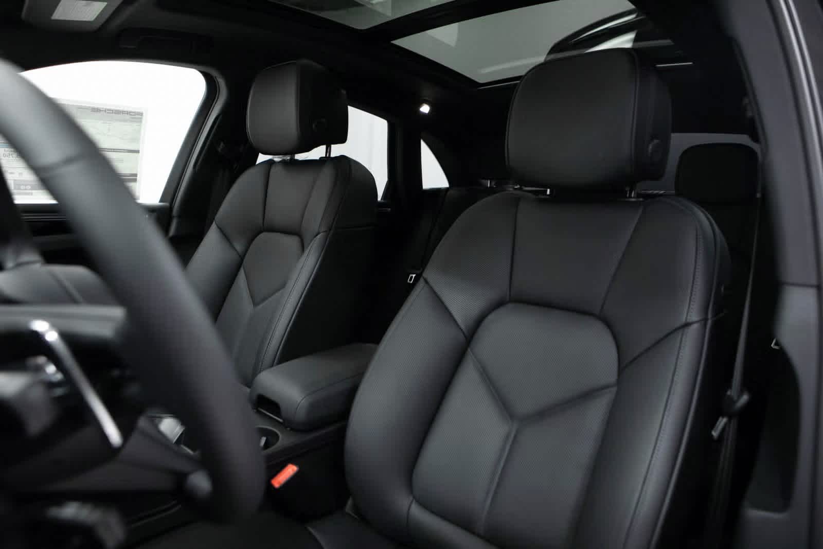 Thumbnail: 2025 Porsche Macan - 5