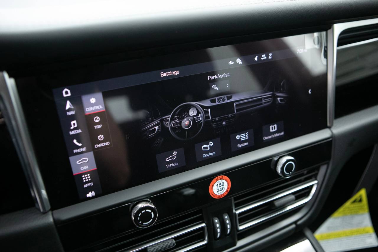 Thumbnail: 2026 Porsche Macan - 22