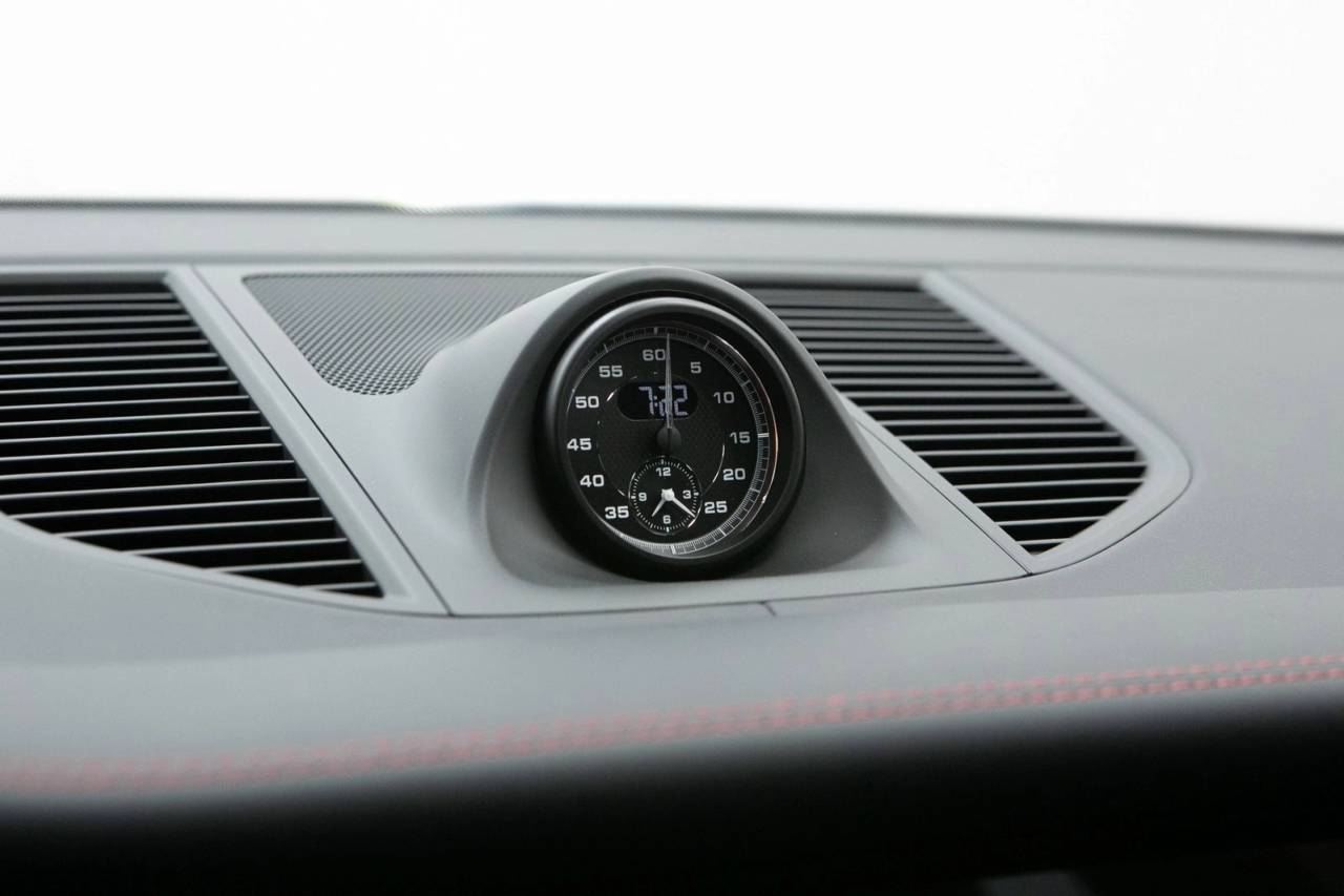 Thumbnail: 2026 Porsche Macan - 25