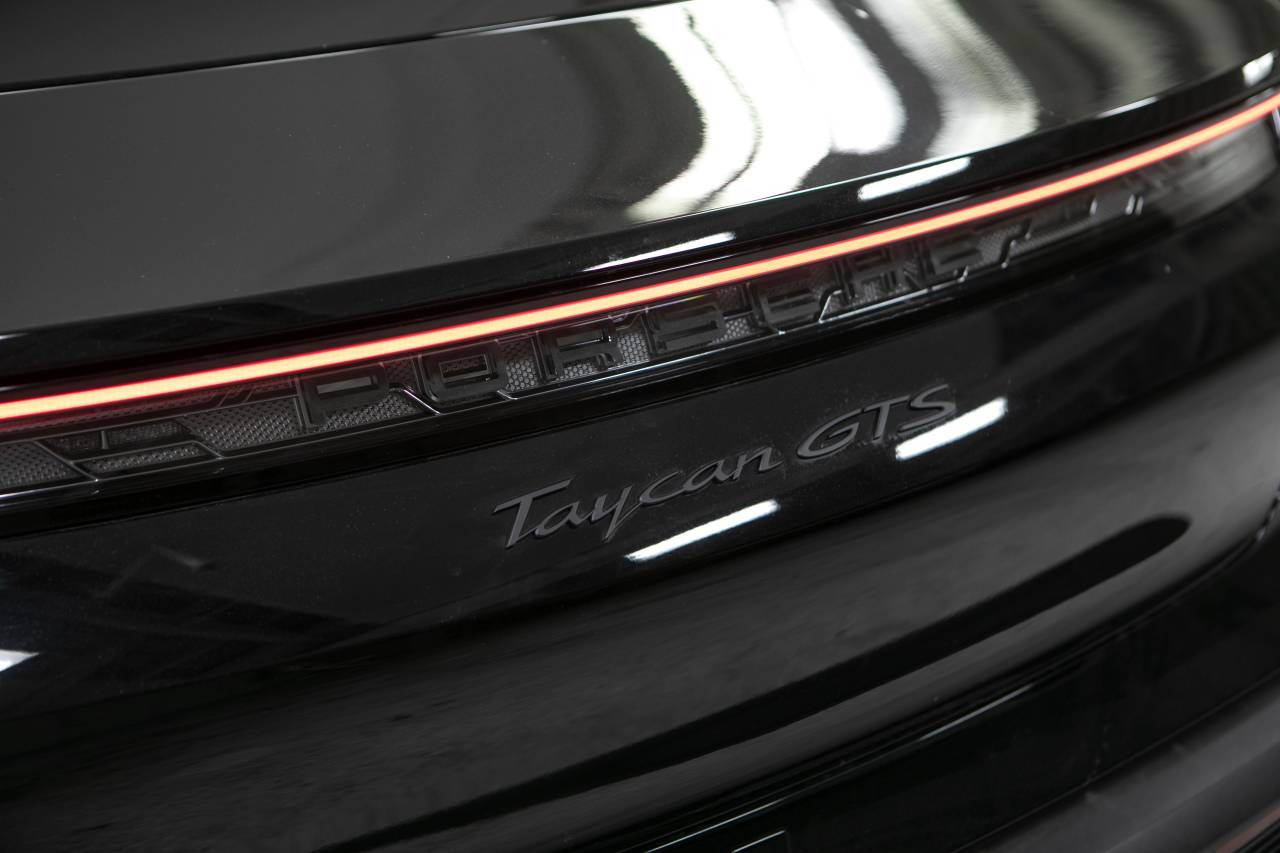 Thumbnail: 2025 Porsche Taycan - 18