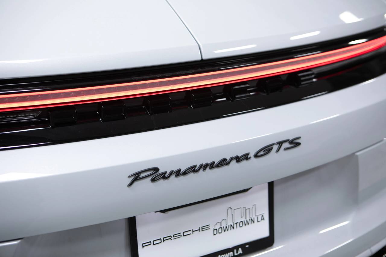 Thumbnail: 2026 Porsche Panamera - 15