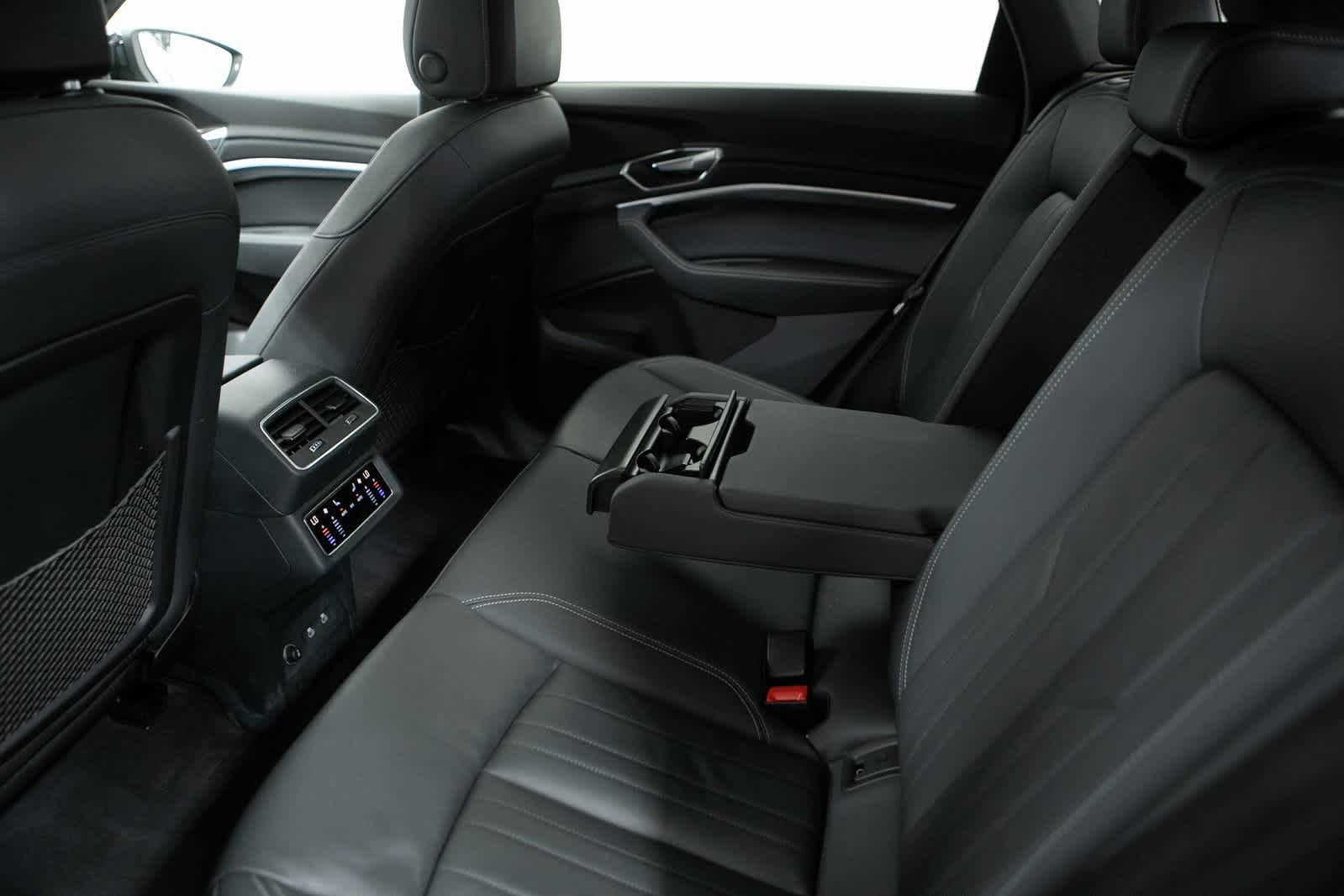 Thumbnail: 2022 Audi e-tron - 28