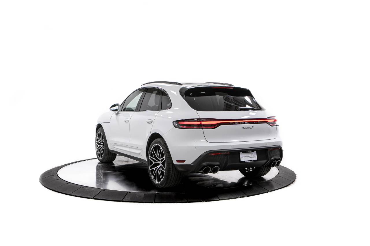 Thumbnail: 2026 Porsche Macan - 3