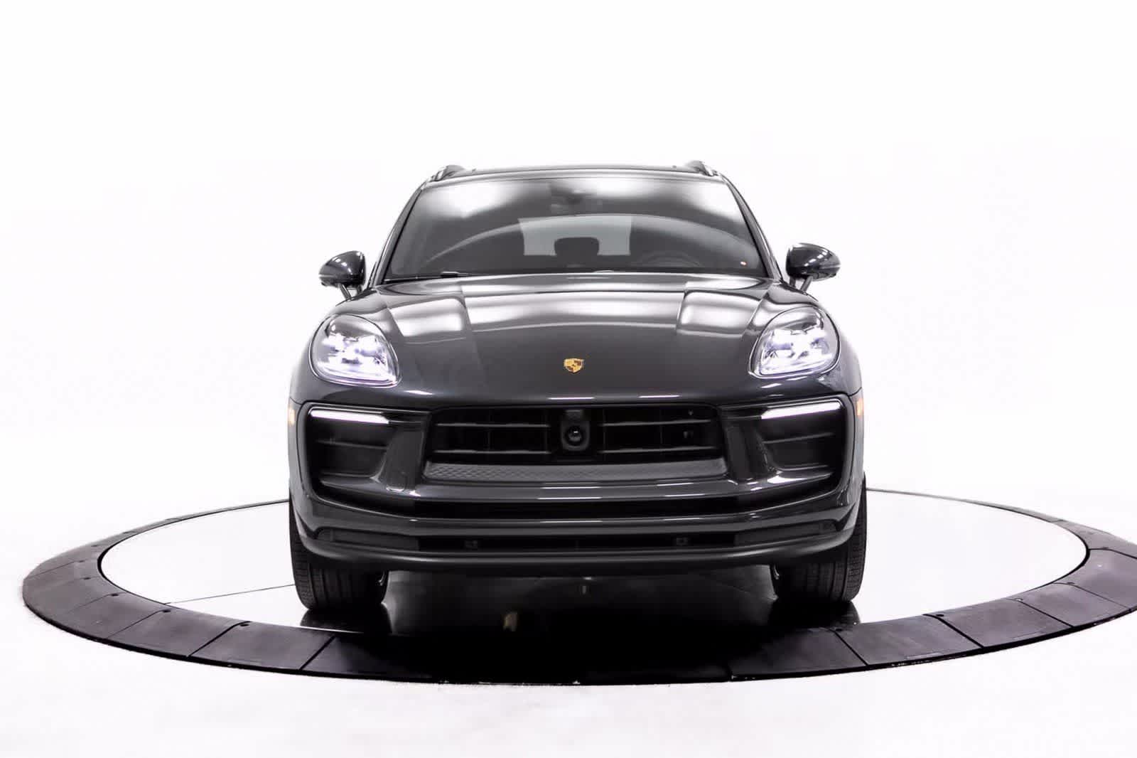Thumbnail: 2026 Porsche Macan - 10