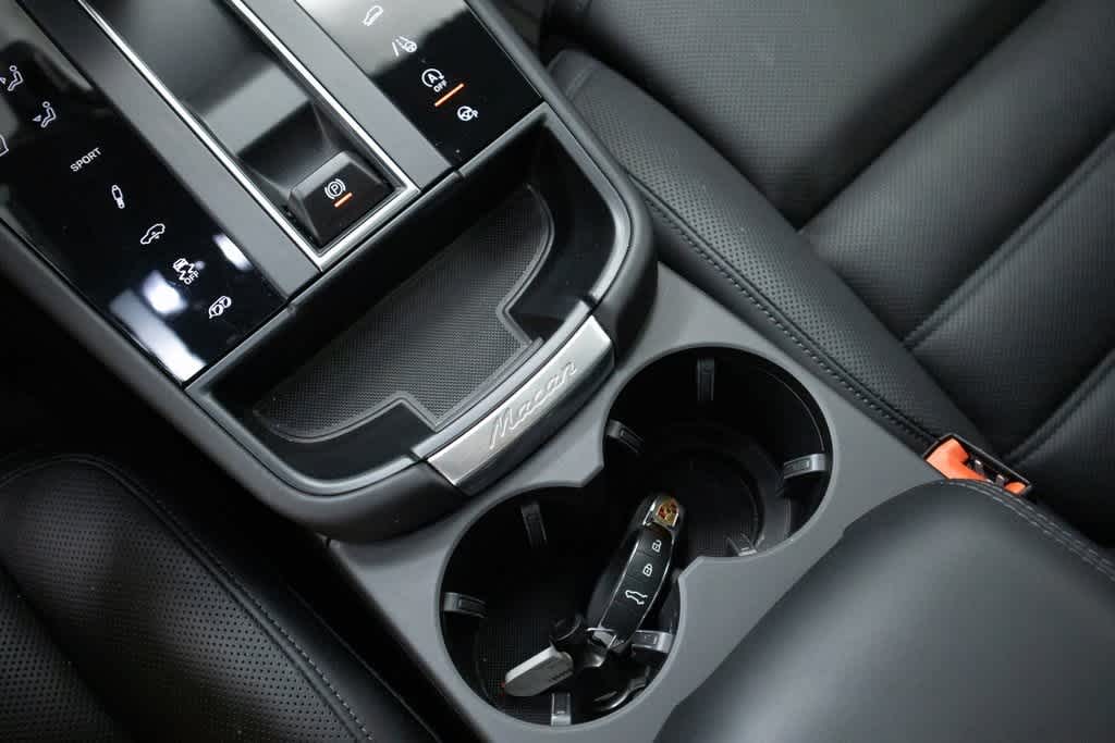 Thumbnail: 2024 Porsche Macan - 23