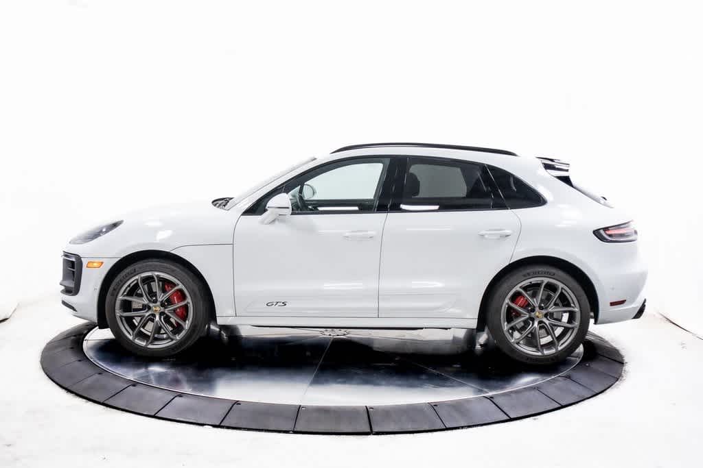 Thumbnail: 2024 Porsche Macan - 2