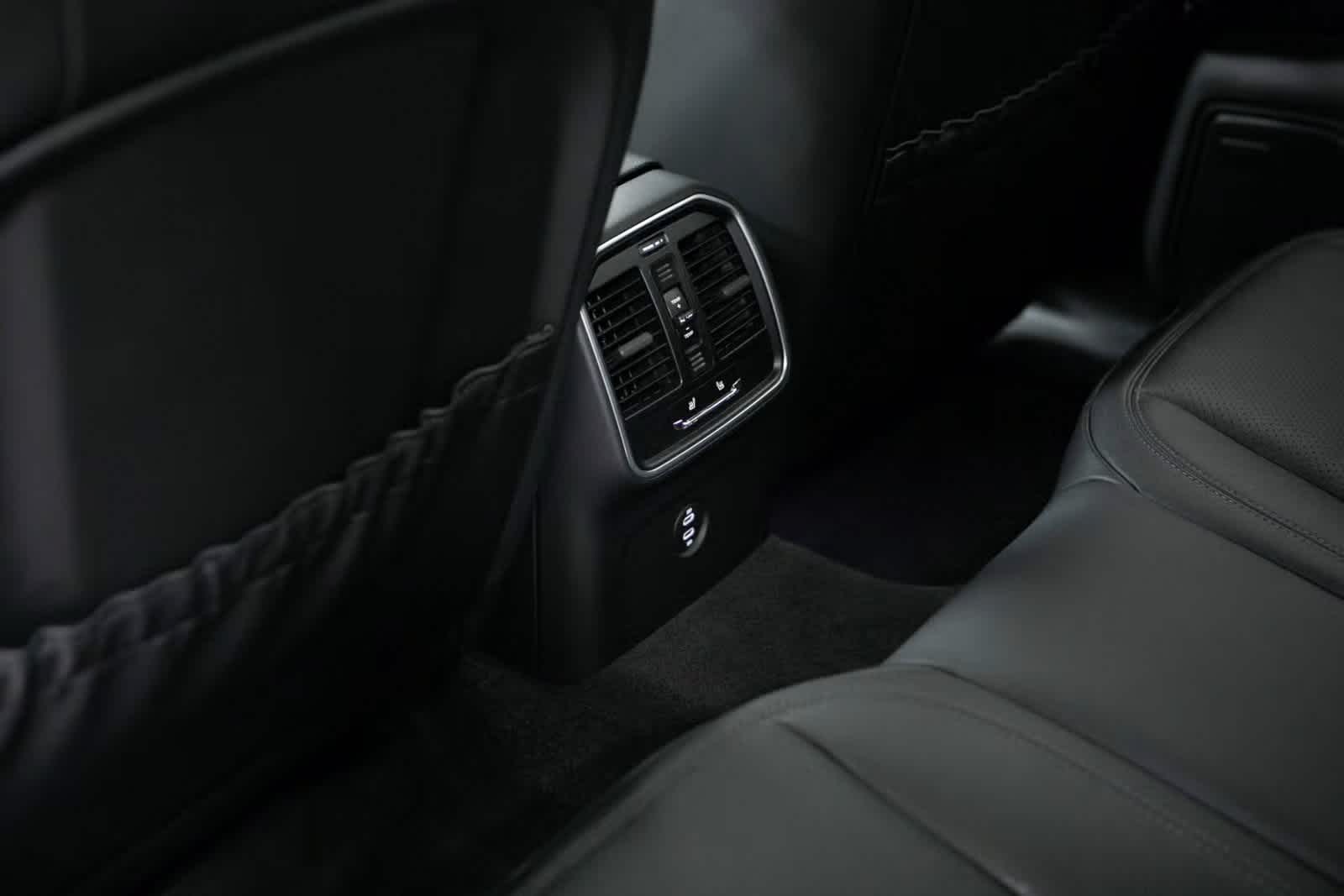 Thumbnail: 2025 Porsche Macan - 28