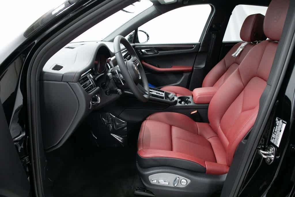 Thumbnail: 2025 Porsche Macan - 16