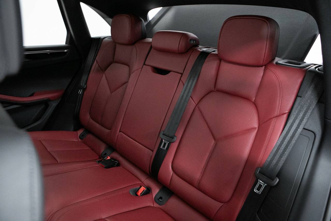 Thumbnail: 2026 Porsche Macan - 37