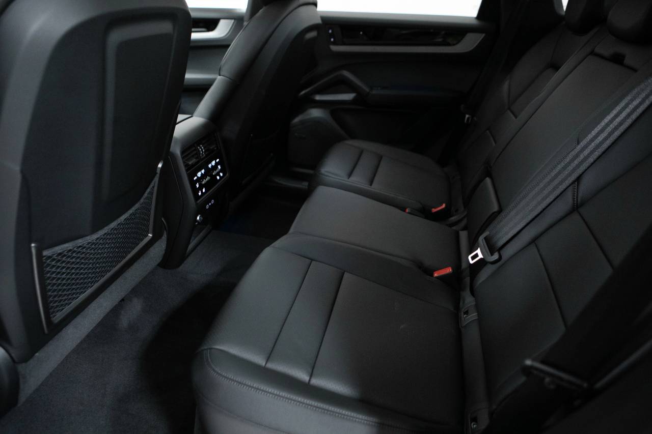 Thumbnail: 2026 Porsche Cayenne - 36