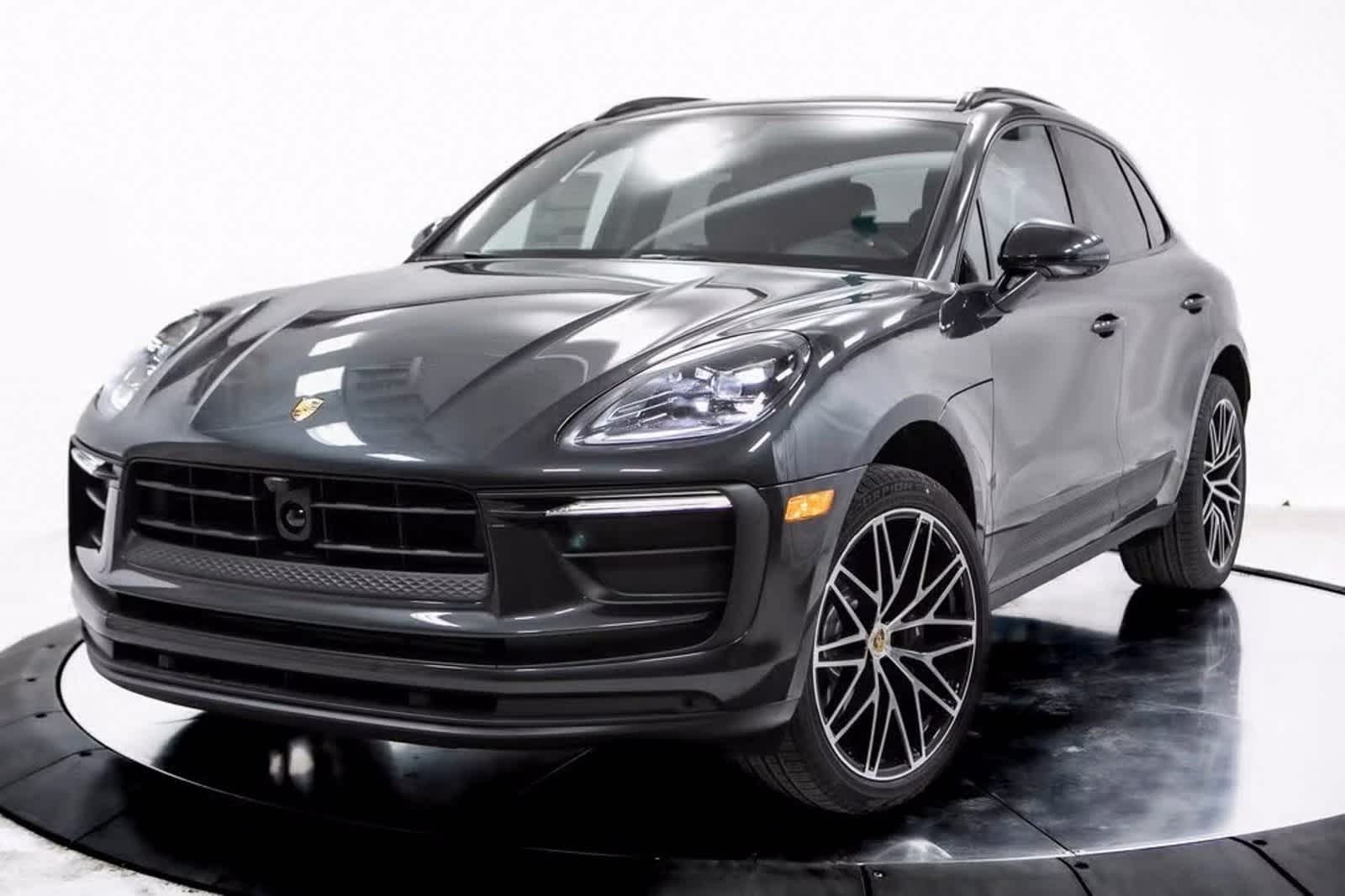 2025 Porsche Macan's photo