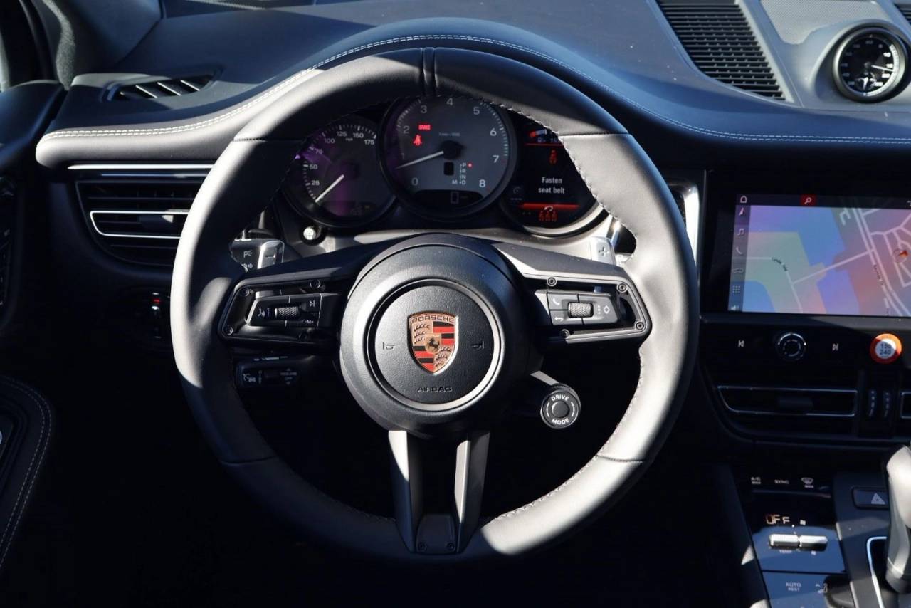 Thumbnail: 2026 Porsche Macan - 15