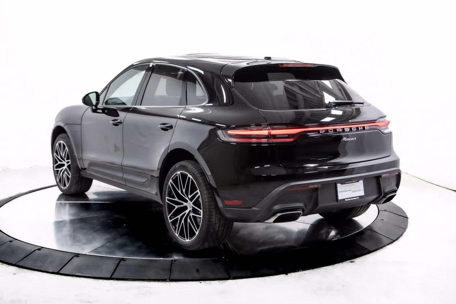 Thumbnail: 2025 Porsche Macan - 3