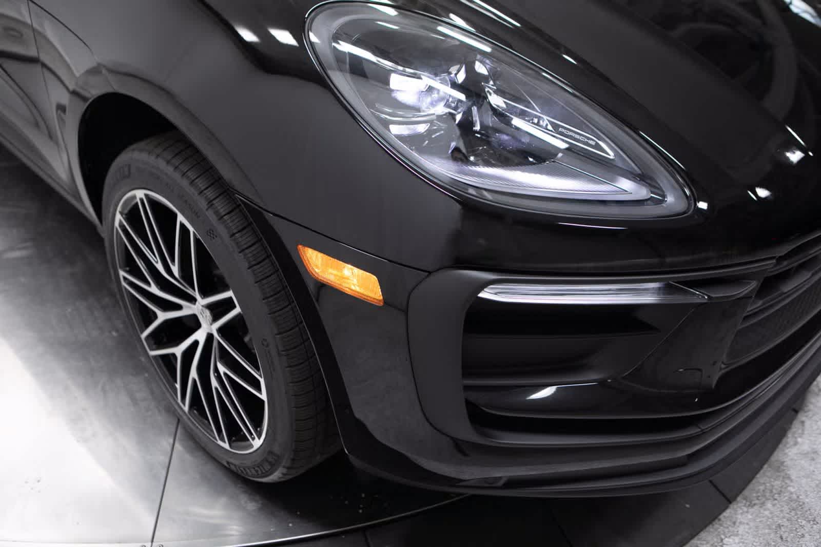 Thumbnail: 2026 Porsche Macan - 12