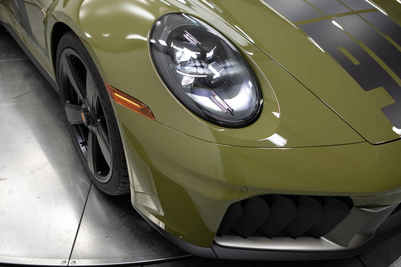 Thumbnail: 2026 Porsche 911 - 12