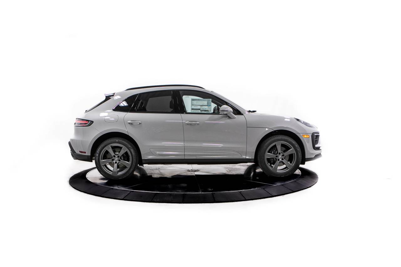 Thumbnail: 2026 Porsche Macan - 8