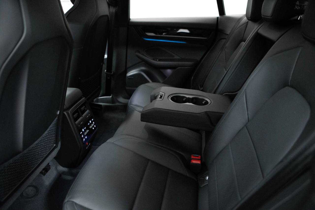 Thumbnail: 2026 Porsche Macan - 36