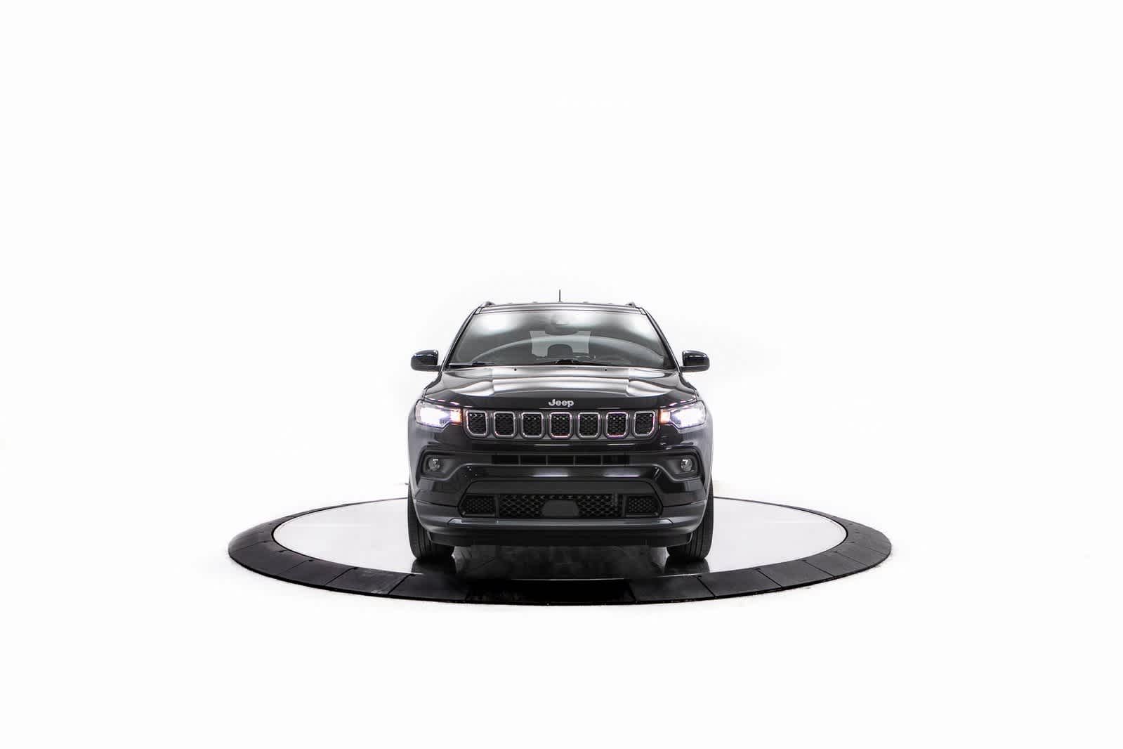 Thumbnail: 2023 Jeep Compass - 10