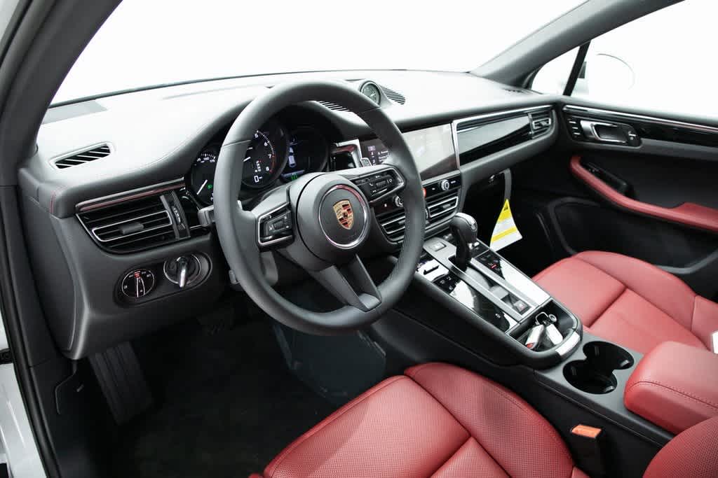 Thumbnail: 2025 Porsche Macan - 4