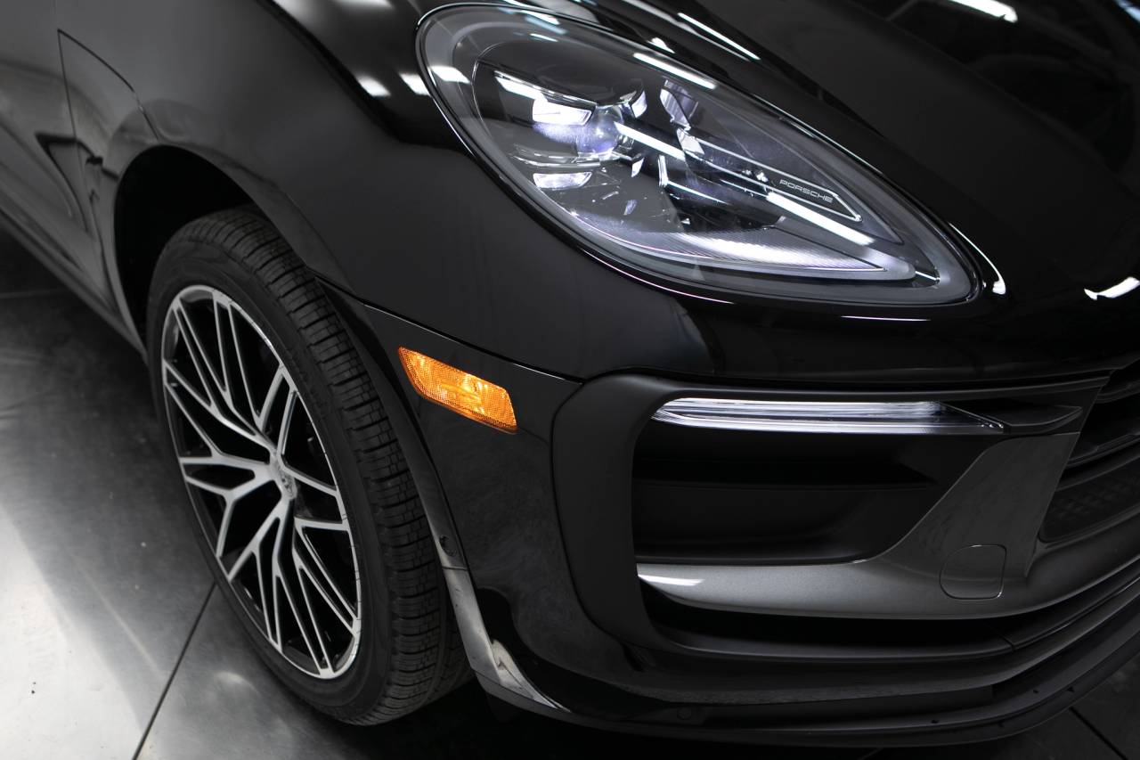 Thumbnail: 2026 Porsche Macan - 12