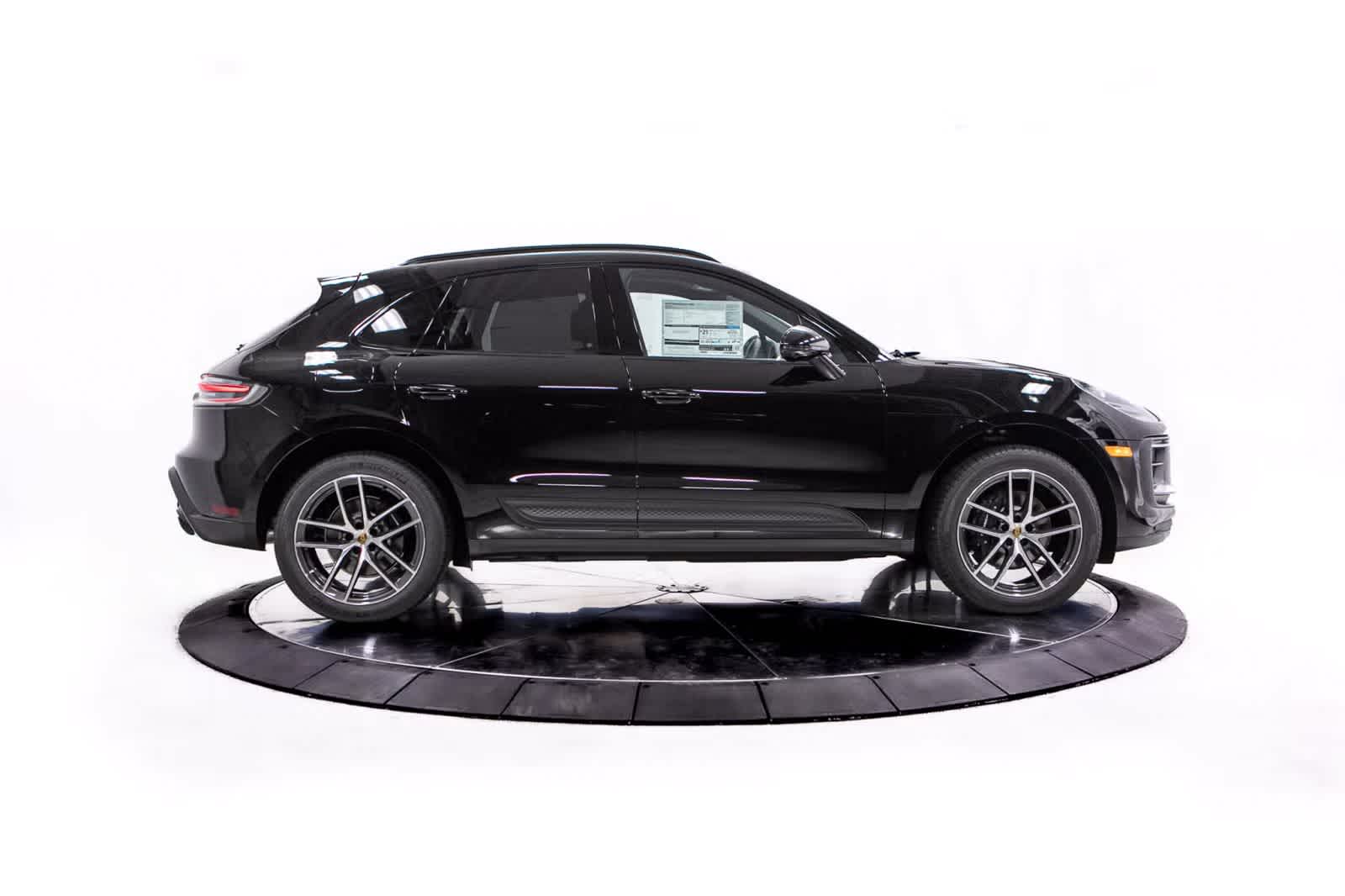 Thumbnail: 2026 Porsche Macan - 7