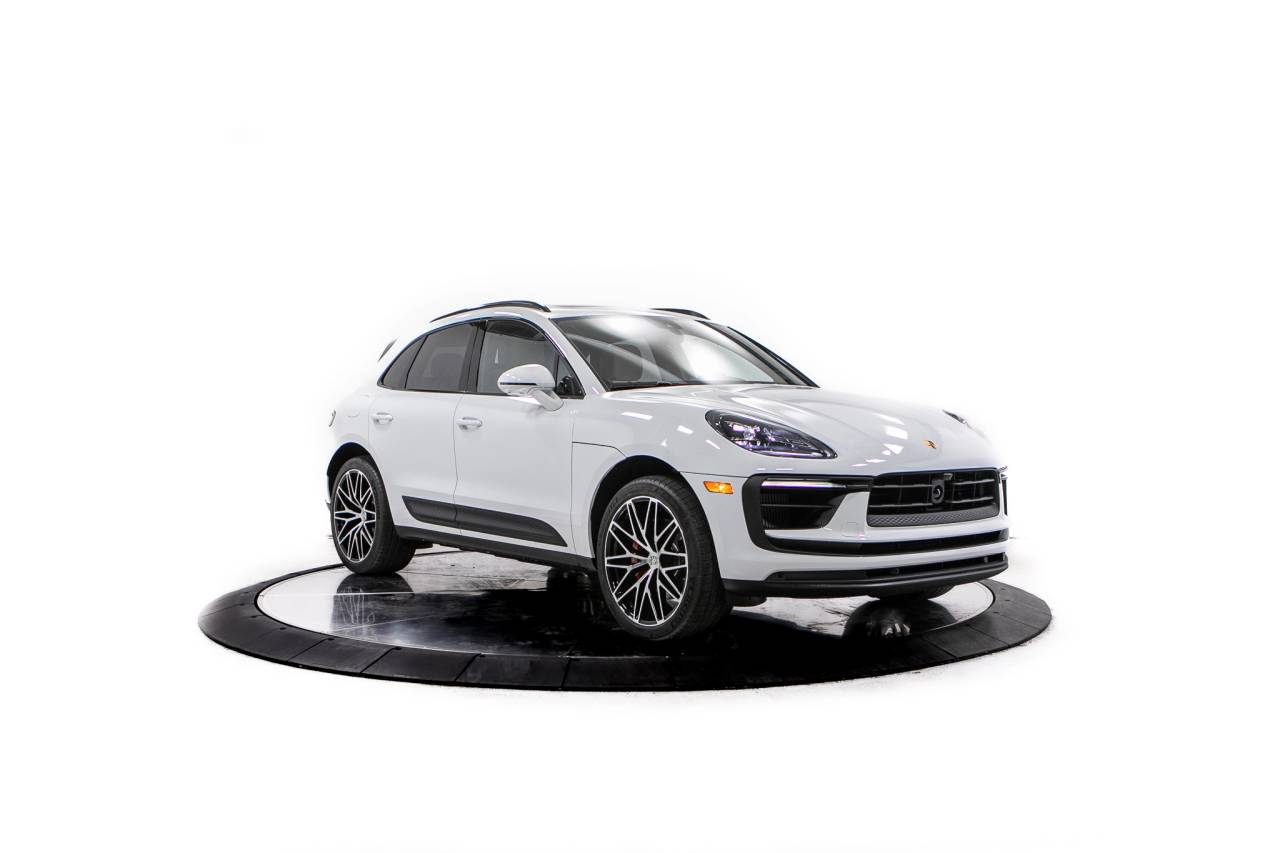 Thumbnail: 2026 Porsche Macan - 9