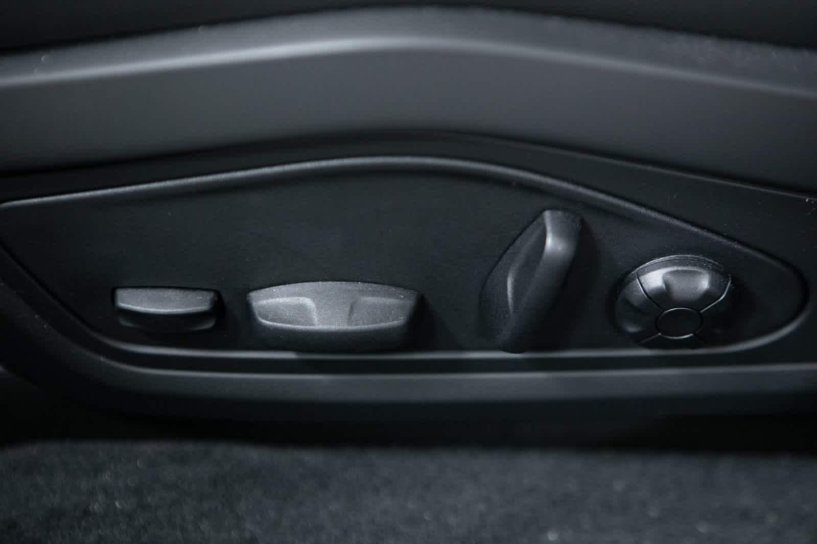 Thumbnail: 2024 Porsche Taycan - 17