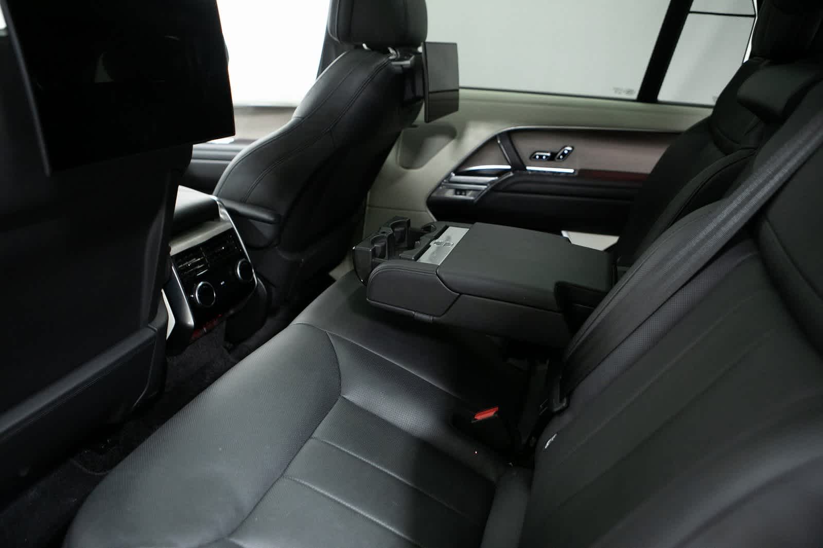 Thumbnail: 2023 Land Rover Range Rover - 25