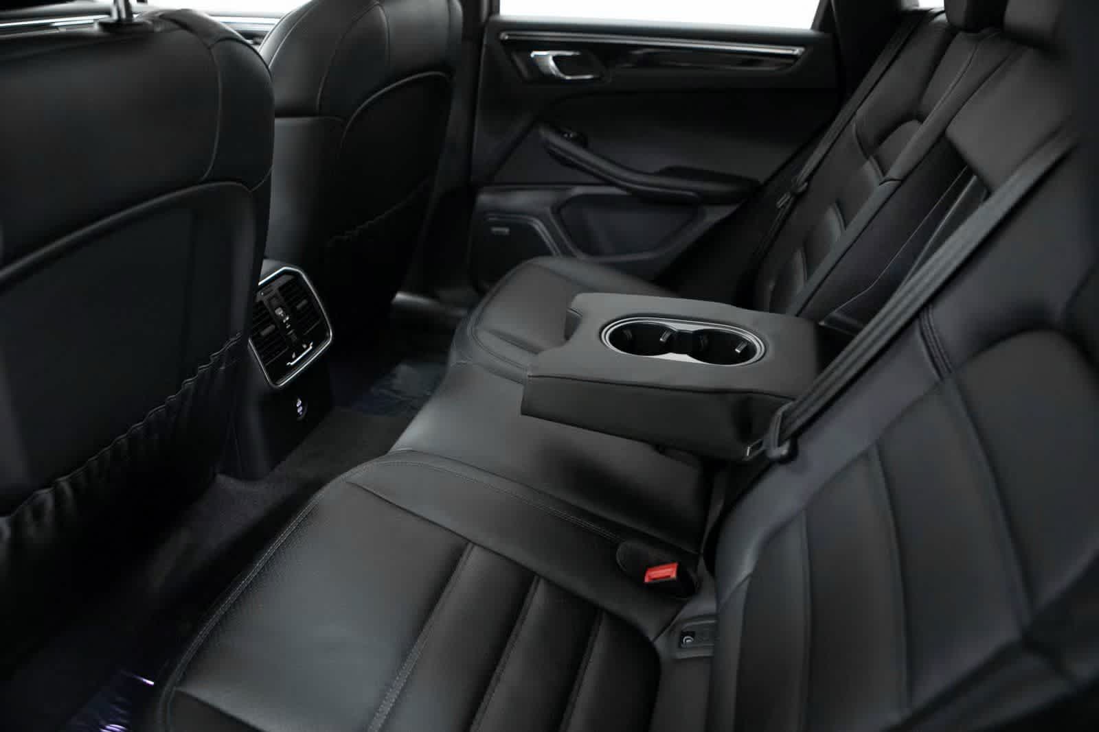 Thumbnail: 2025 Porsche Macan - 28