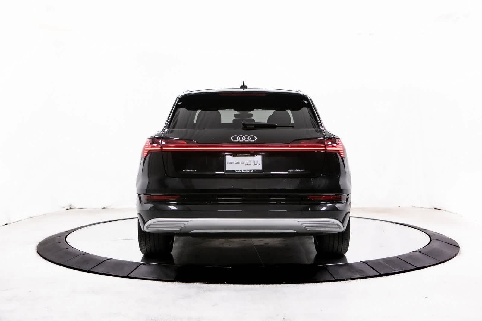 Thumbnail: 2022 Audi e-tron - 6