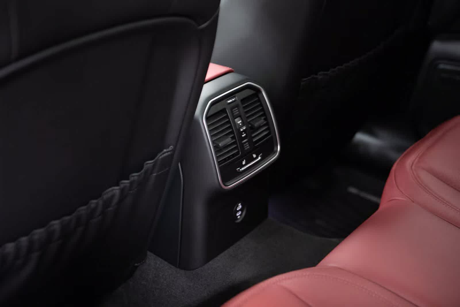 Thumbnail: 2026 Porsche Macan - 34