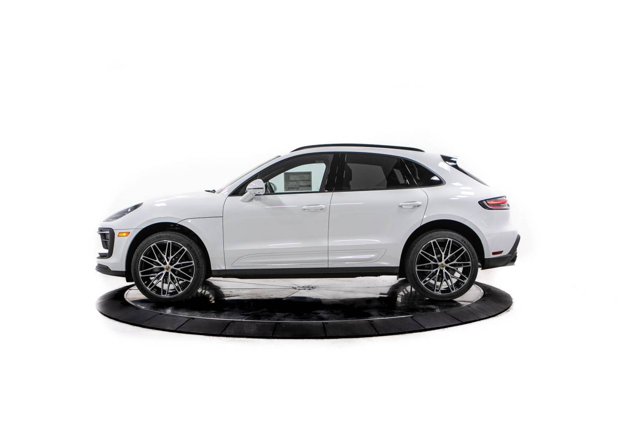 Thumbnail: 2026 Porsche Macan - 2