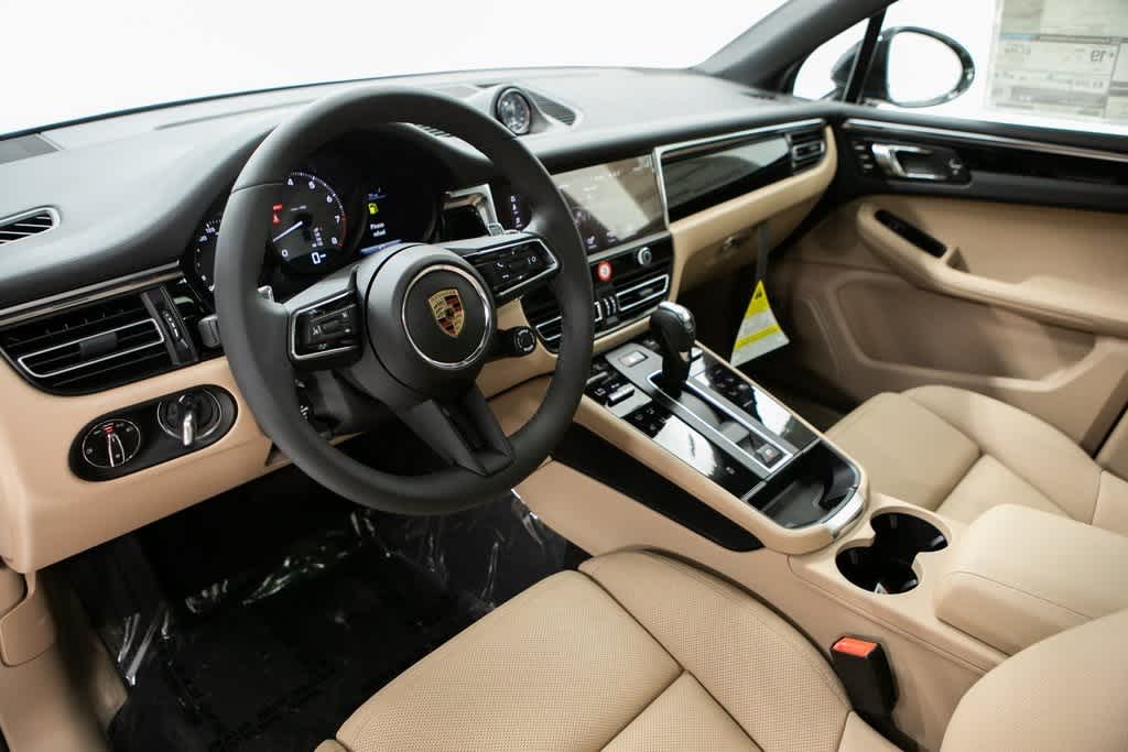 Thumbnail: 2025 Porsche Macan - 4