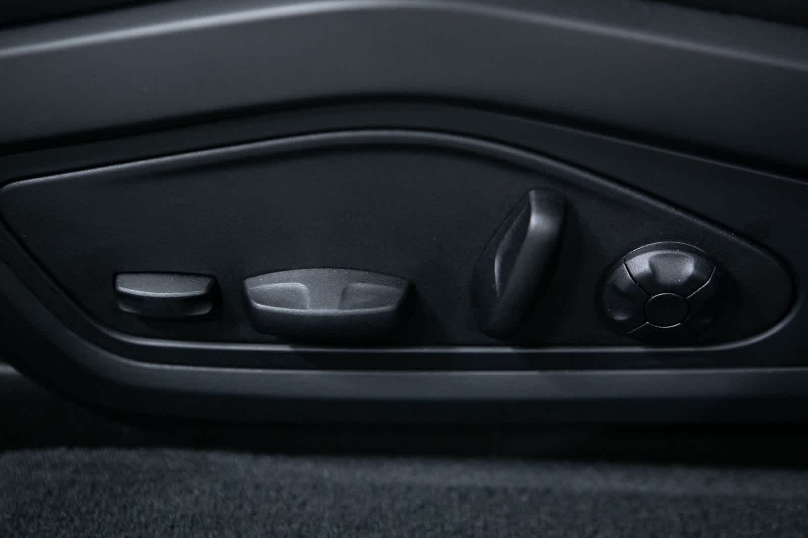 Thumbnail: 2022 Porsche Taycan - 17