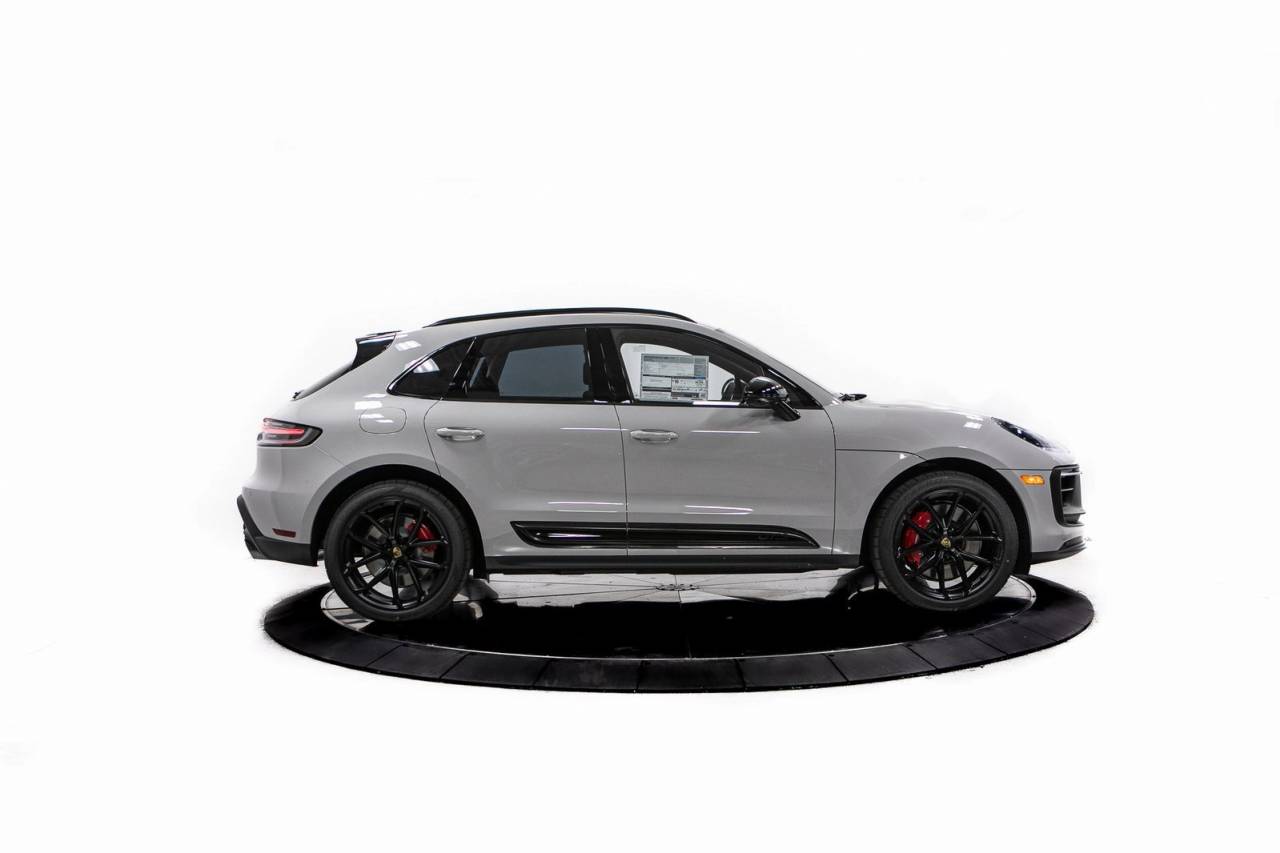 Thumbnail: 2026 Porsche Macan - 8