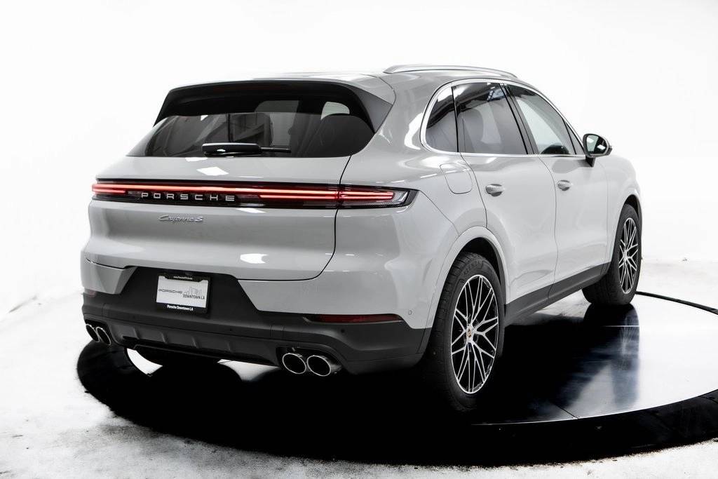 Thumbnail: 2025 Porsche Cayenne - 7