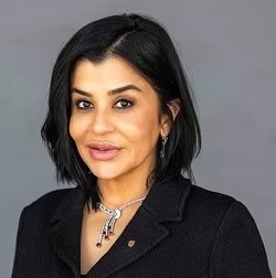 Staff member Ellie Shafiee from ID_fb398ad1127c