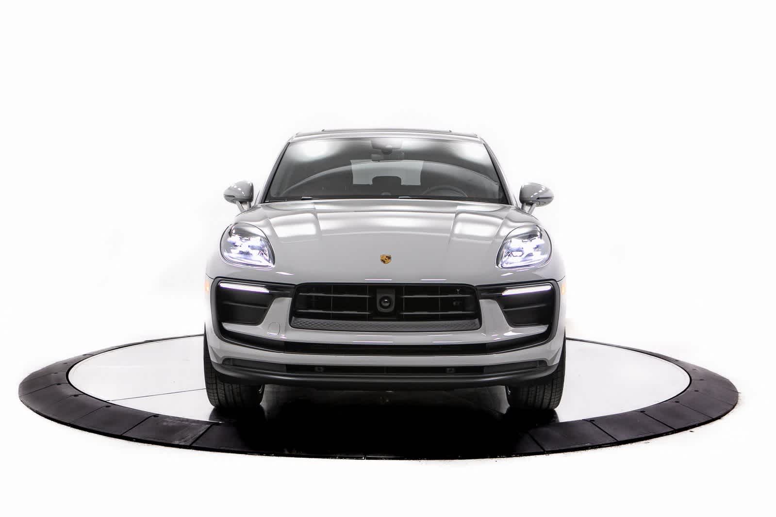 Thumbnail: 2025 Porsche Macan - 10