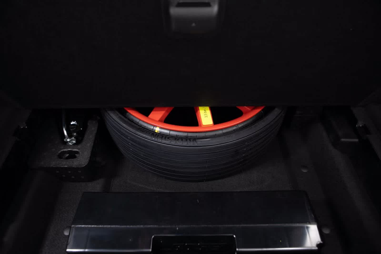 Thumbnail: 2025 Porsche Macan - 32